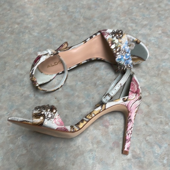 Aldo brocade sandals (sz 7.5) - Picture 2 of 12
